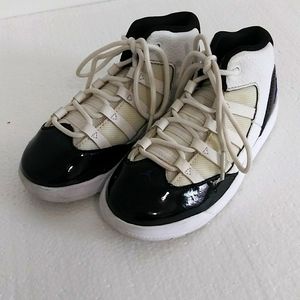 Nike Air Jordan Max Aura Boys Basketball Shoes, Size 10C